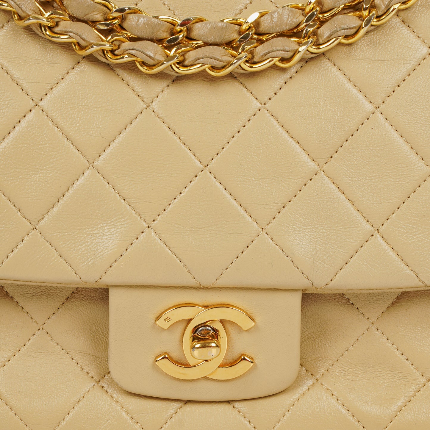 Chanel Classic Single Flap Tasche aus gestepptem Lammleder in Neutral Beige mit 24K vergoldeter Hardware