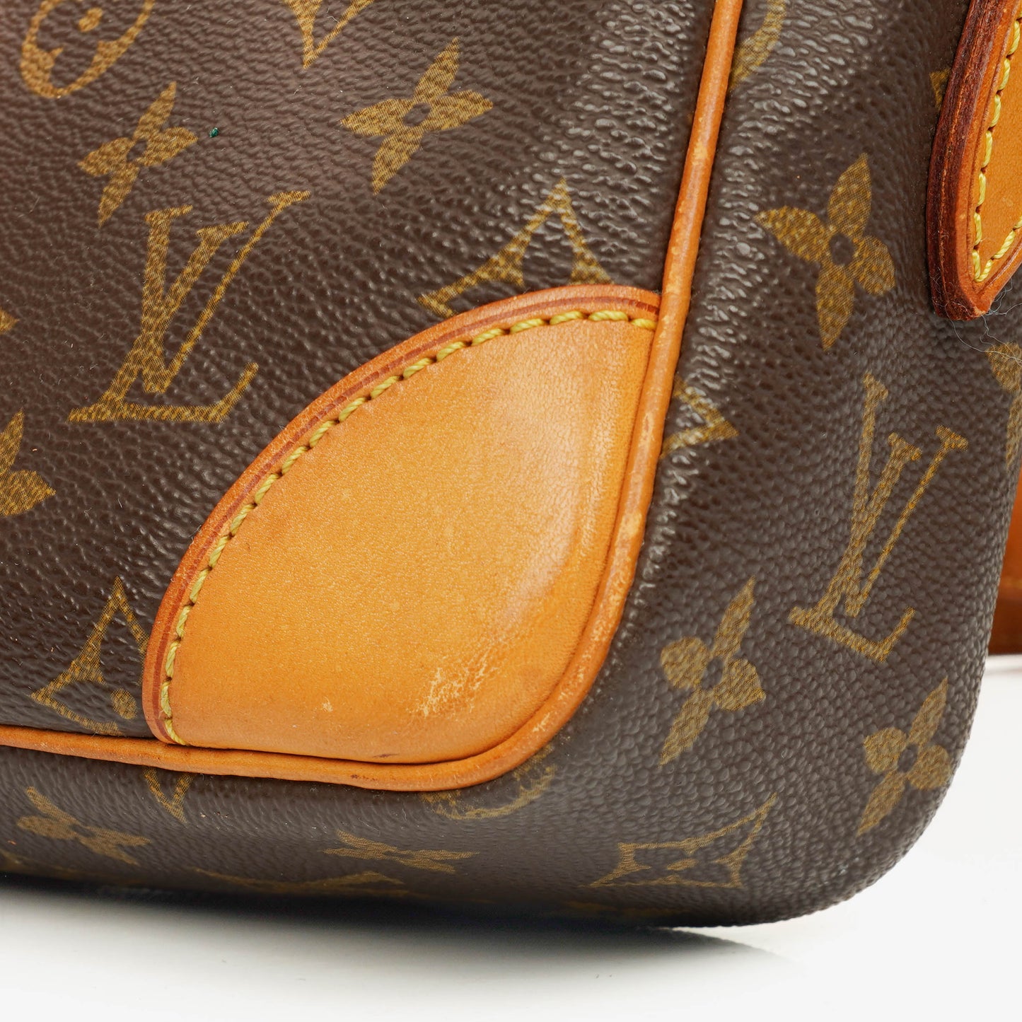 Louis Vuitton Trocadero 27 aus Monogram Canvas