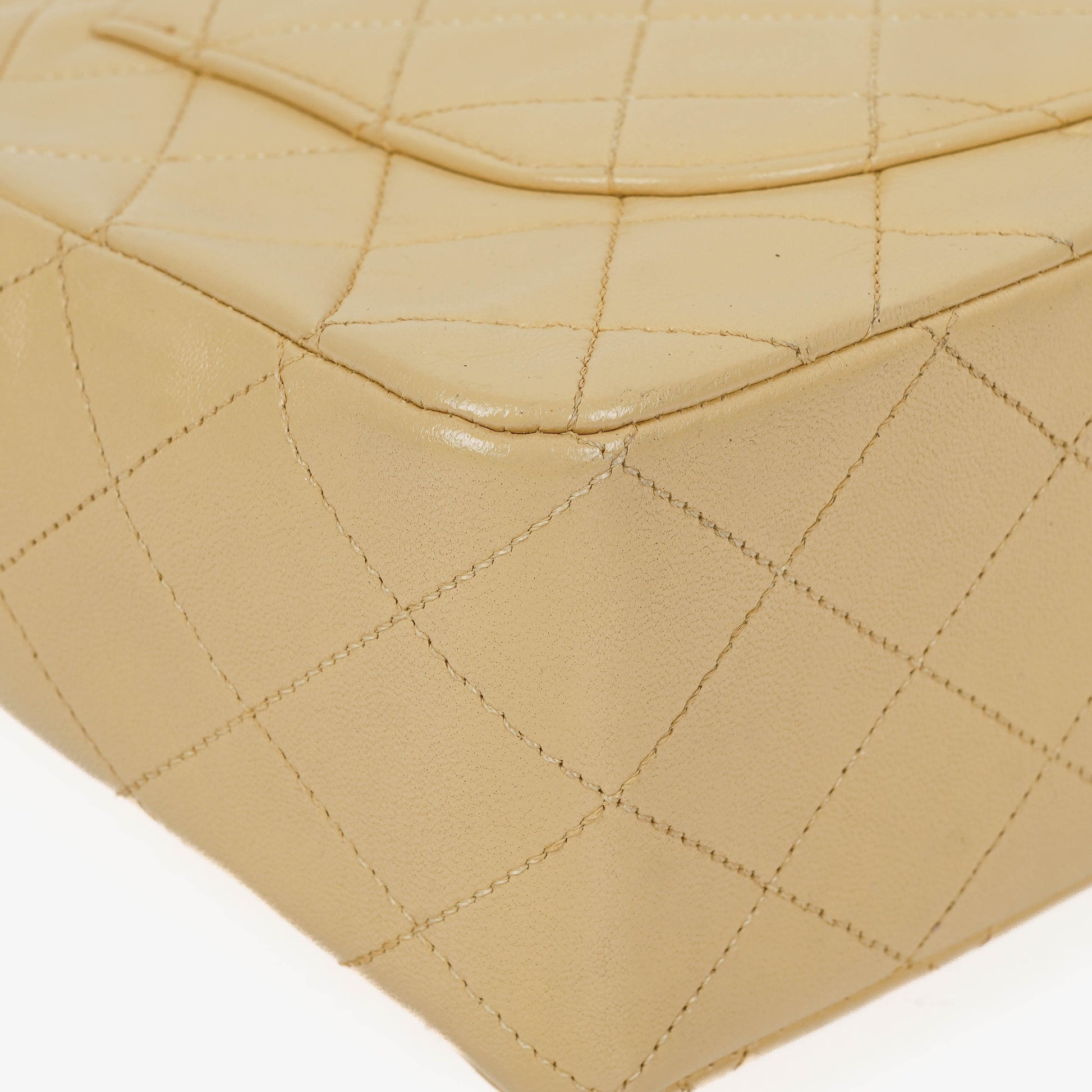 Chanel Classic Single Flap Tasche aus gestepptem Lammleder in Neutral Beige mit 24K vergoldeter Hardware