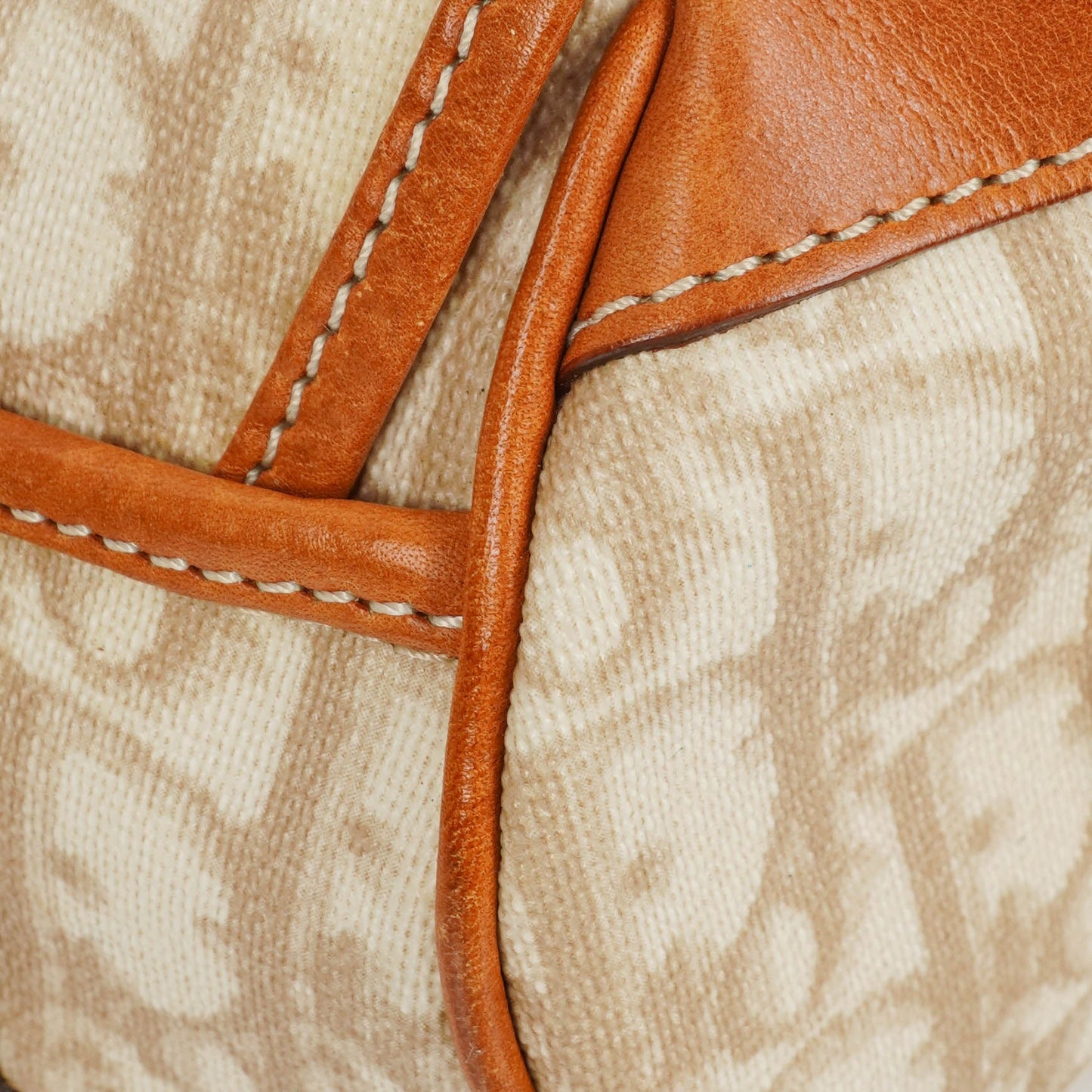 Christian Dior Romantique Trotter Monogramm Tasche aus beschichtetem Canvas in Tan