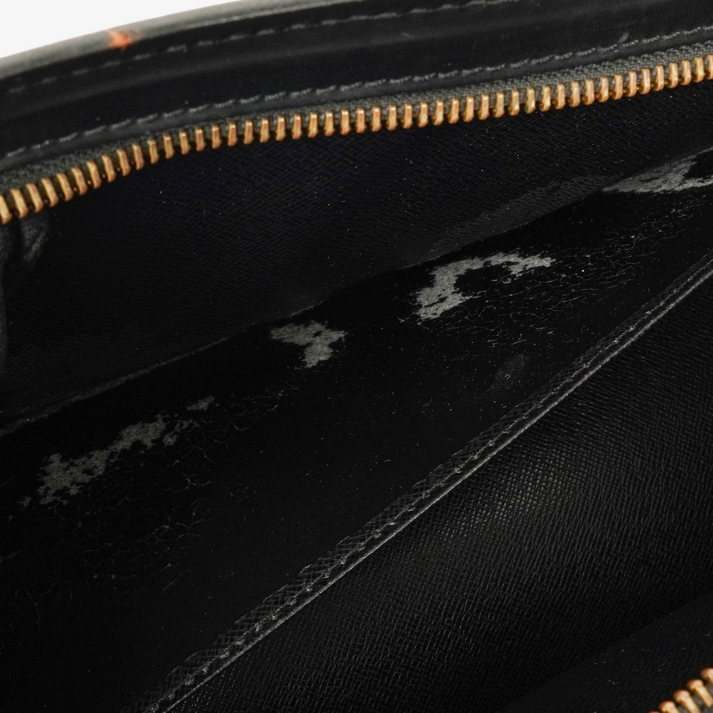 Louis Vuitton Sac Triangle Tasche aus schwarzem Epi Leder