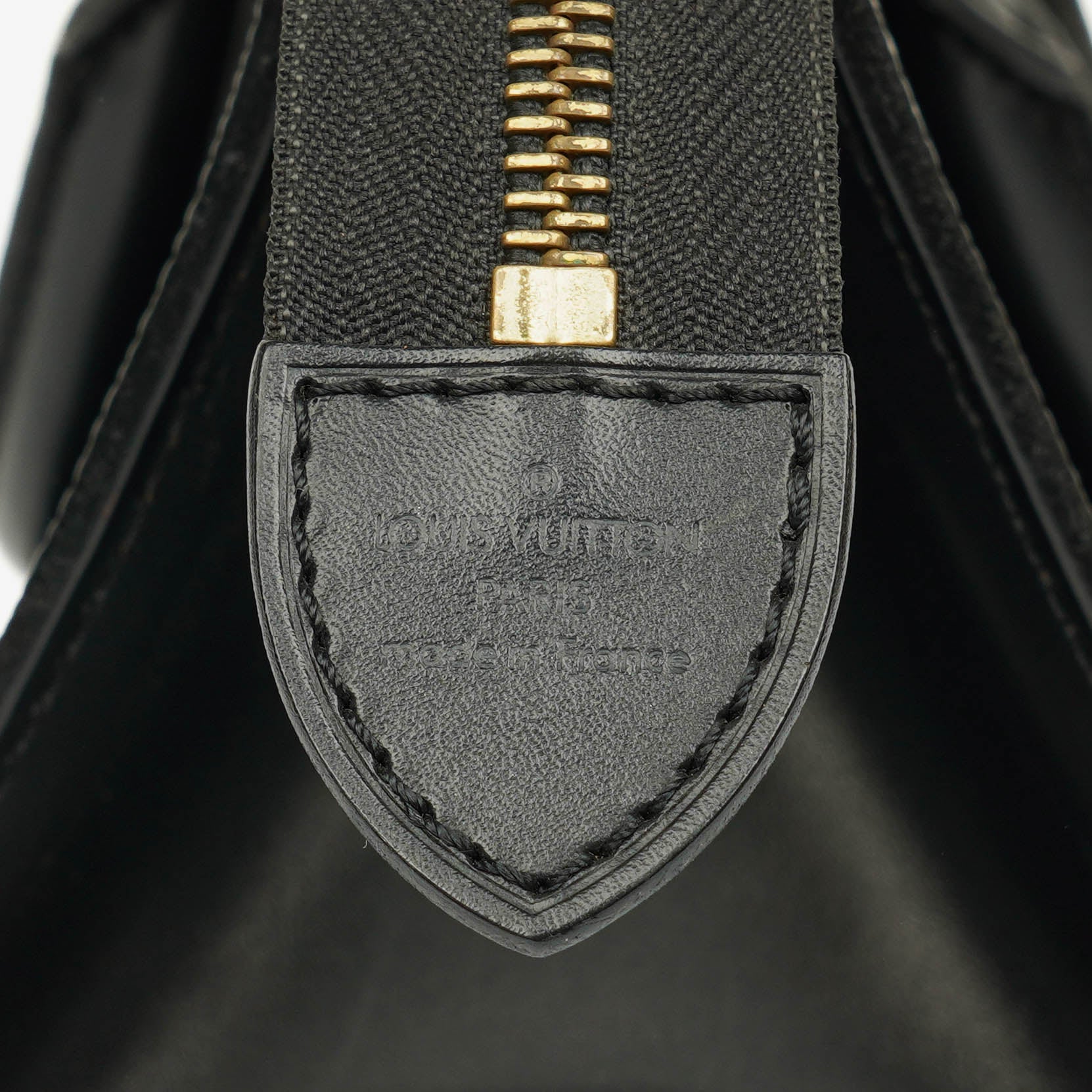 Louis Vuitton Sac Triangle Tasche aus schwarzem Epi Leder