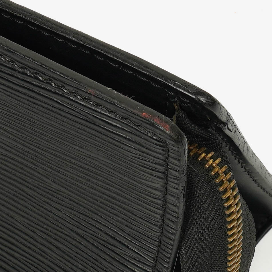 Louis Vuitton Sac Triangle Tasche aus schwarzem Epi Leder