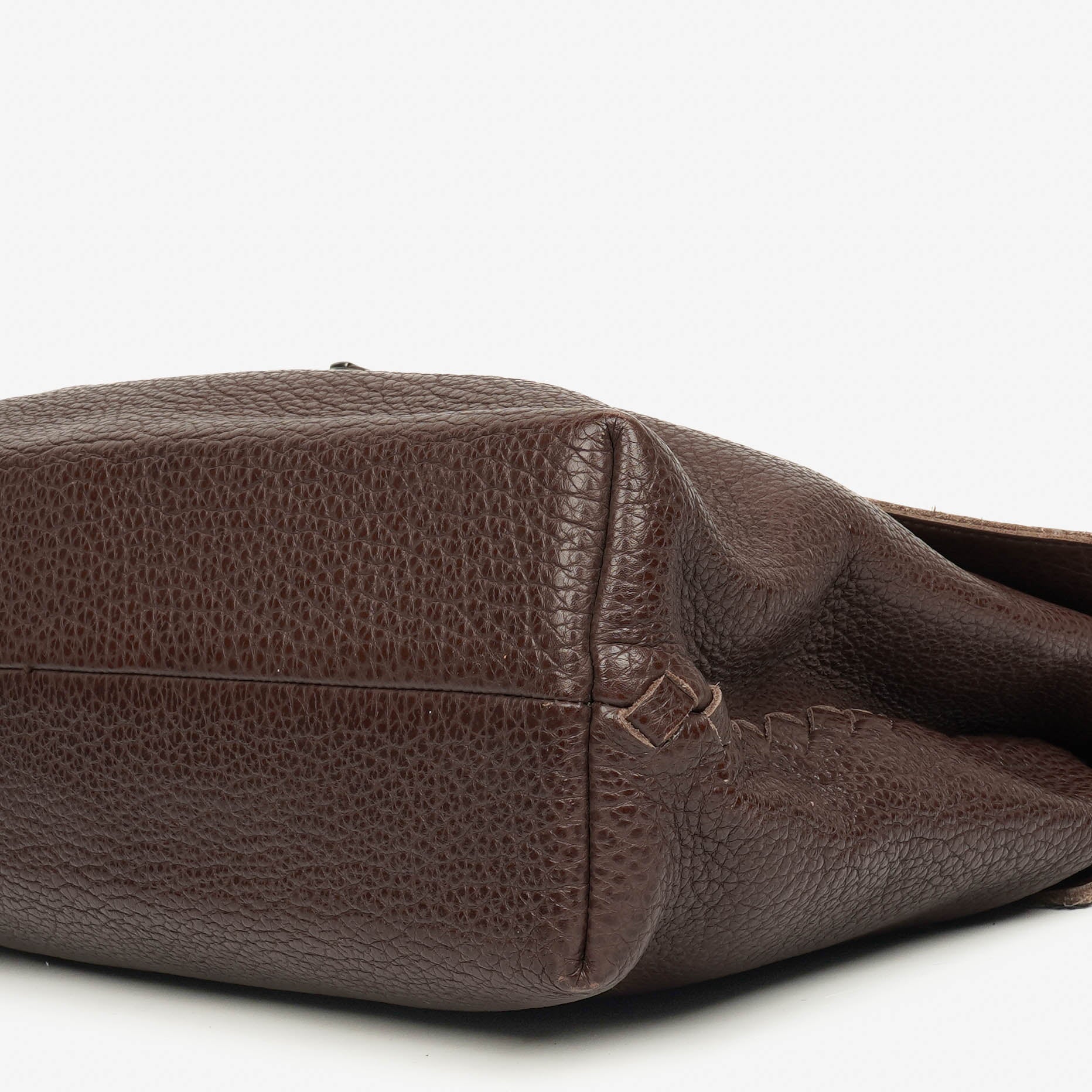 Bottega Veneta Aktentasche aus genarbtem Leder