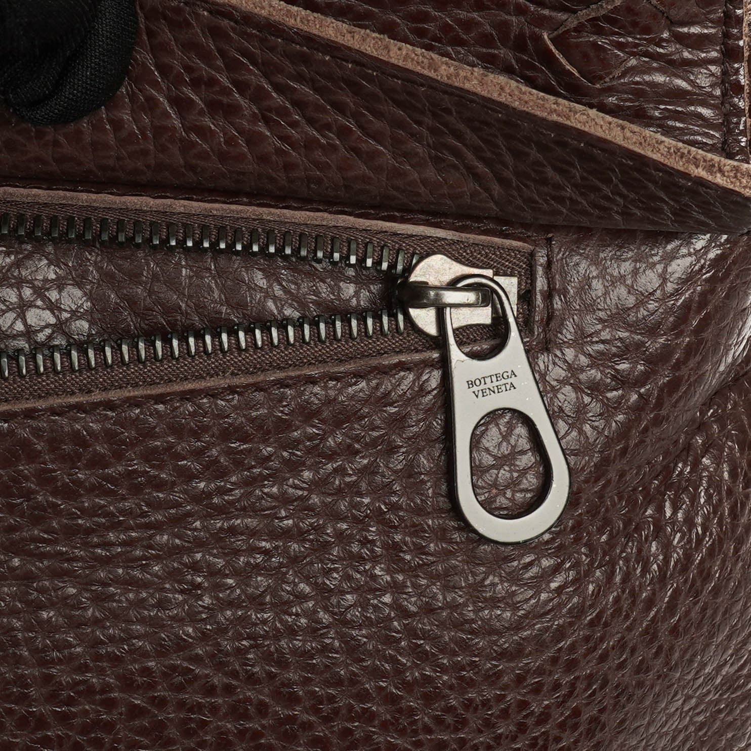 Bottega Veneta Aktentasche aus genarbtem Leder