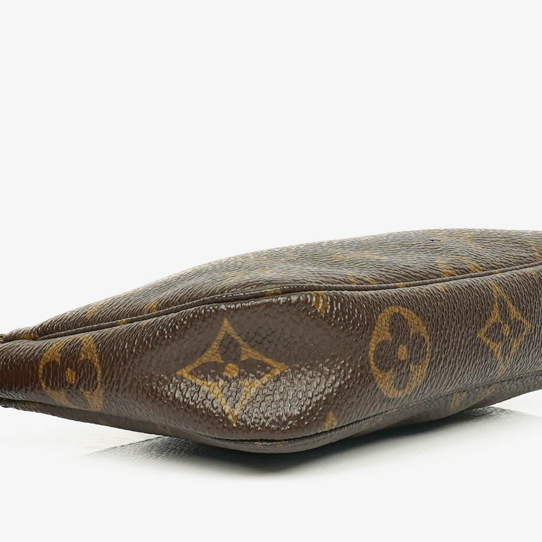 Louis Vuitton Mini Pochette Accessoires Clutch aus Monogram Canvas