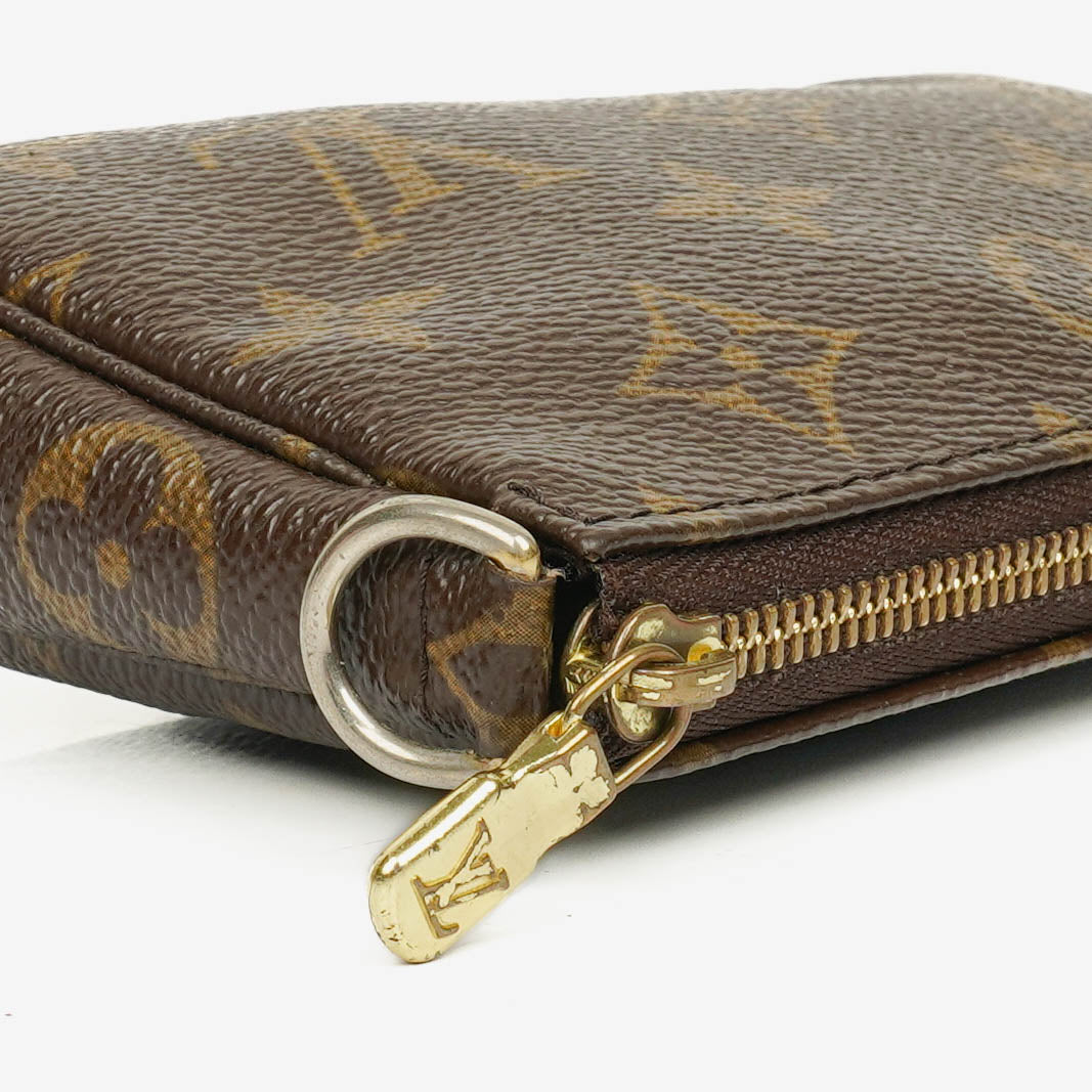 Louis Vuitton Mini Pochette Accessoires Clutch aus Monogram Canvas