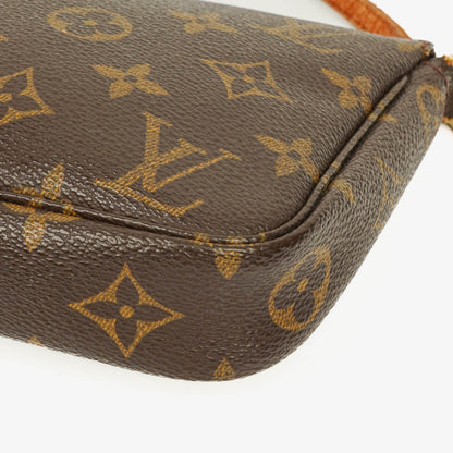 Louis Vuitton Pochette Accessoires Clutch Handtasche aus Monogram Canvas