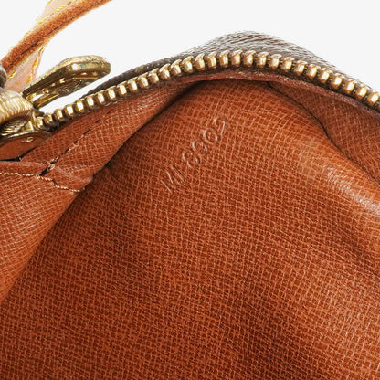 Louis Vuitton Jeune Fille MM Crossbody Bag aus Monogram Canvas