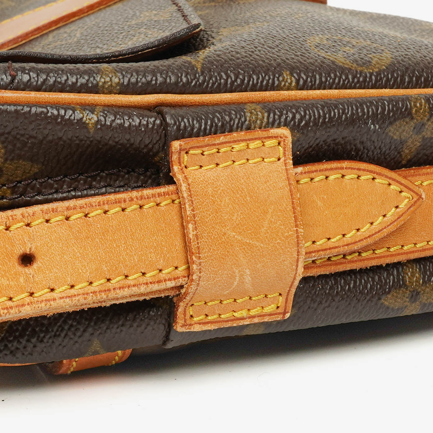 Louis Vuitton Jeune Fille MM Crossbody Bag aus Monogram Canvas