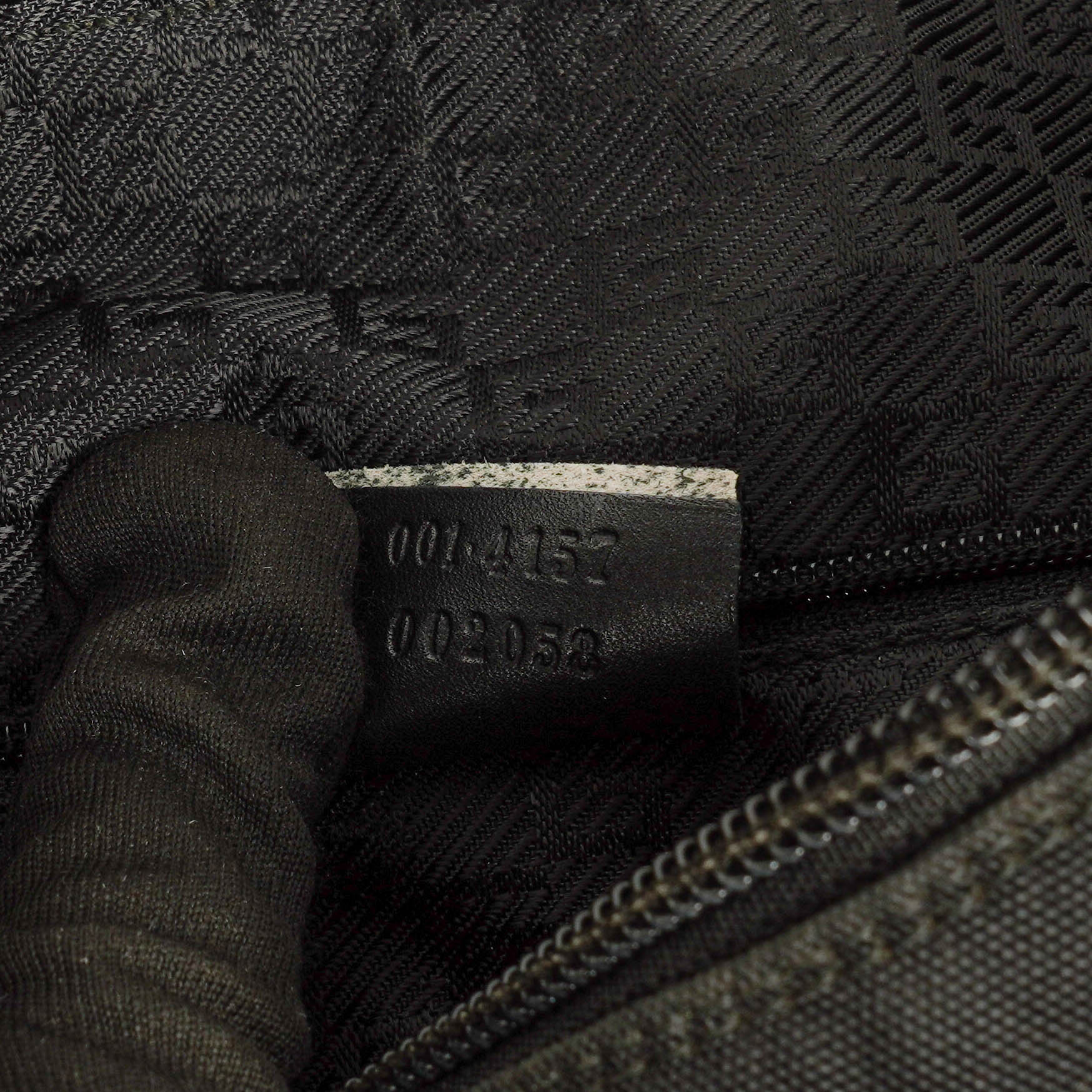 Gucci Hobo Bag aus schwarzem Nylon und Leder mit geflochtenem Griff und Ring