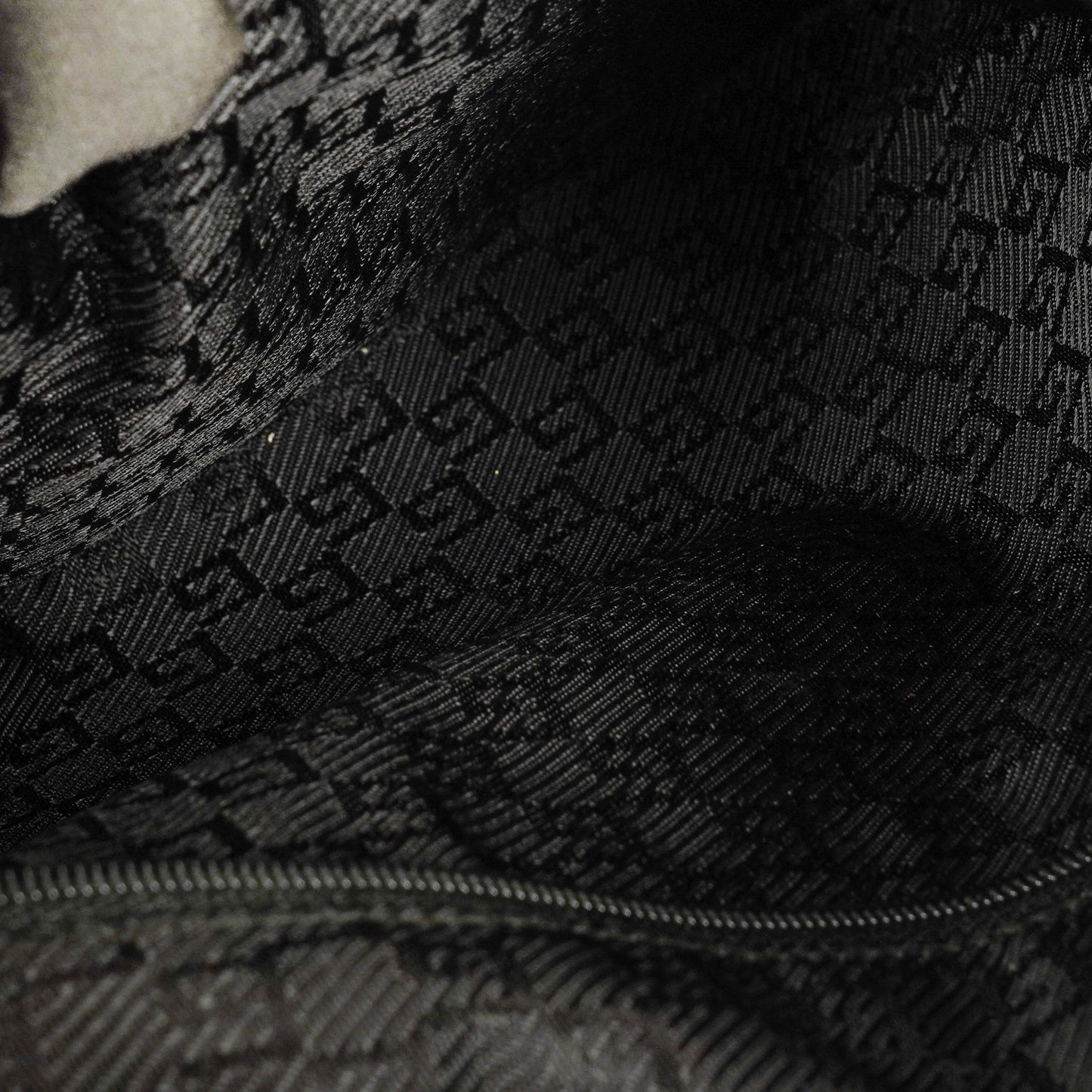 Gucci Hobo Bag aus schwarzem Nylon und Leder mit geflochtenem Griff und Ring