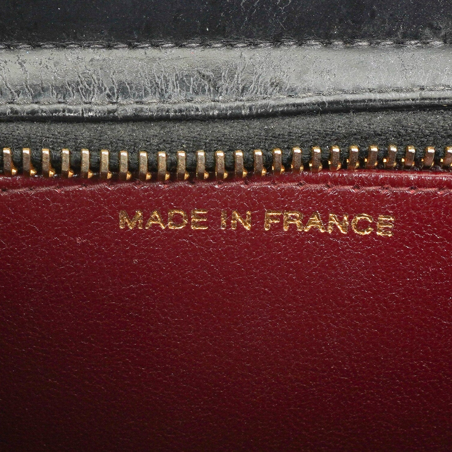 Chanel CC Handgelenktasche aus schwarzem Lackleder mit 24K Goldbeschlägen
