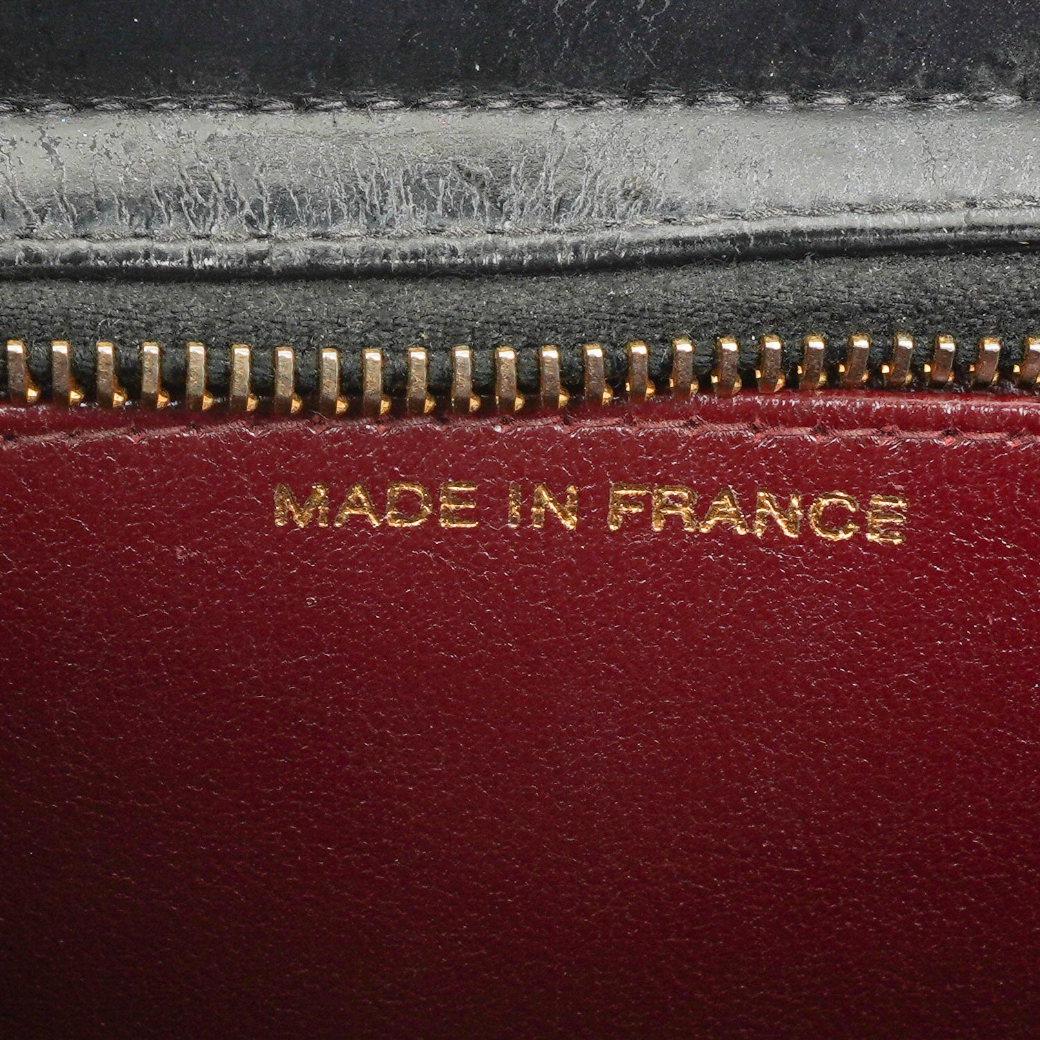Chanel CC Handgelenktasche aus schwarzem Lackleder mit 24K Goldbeschlägen