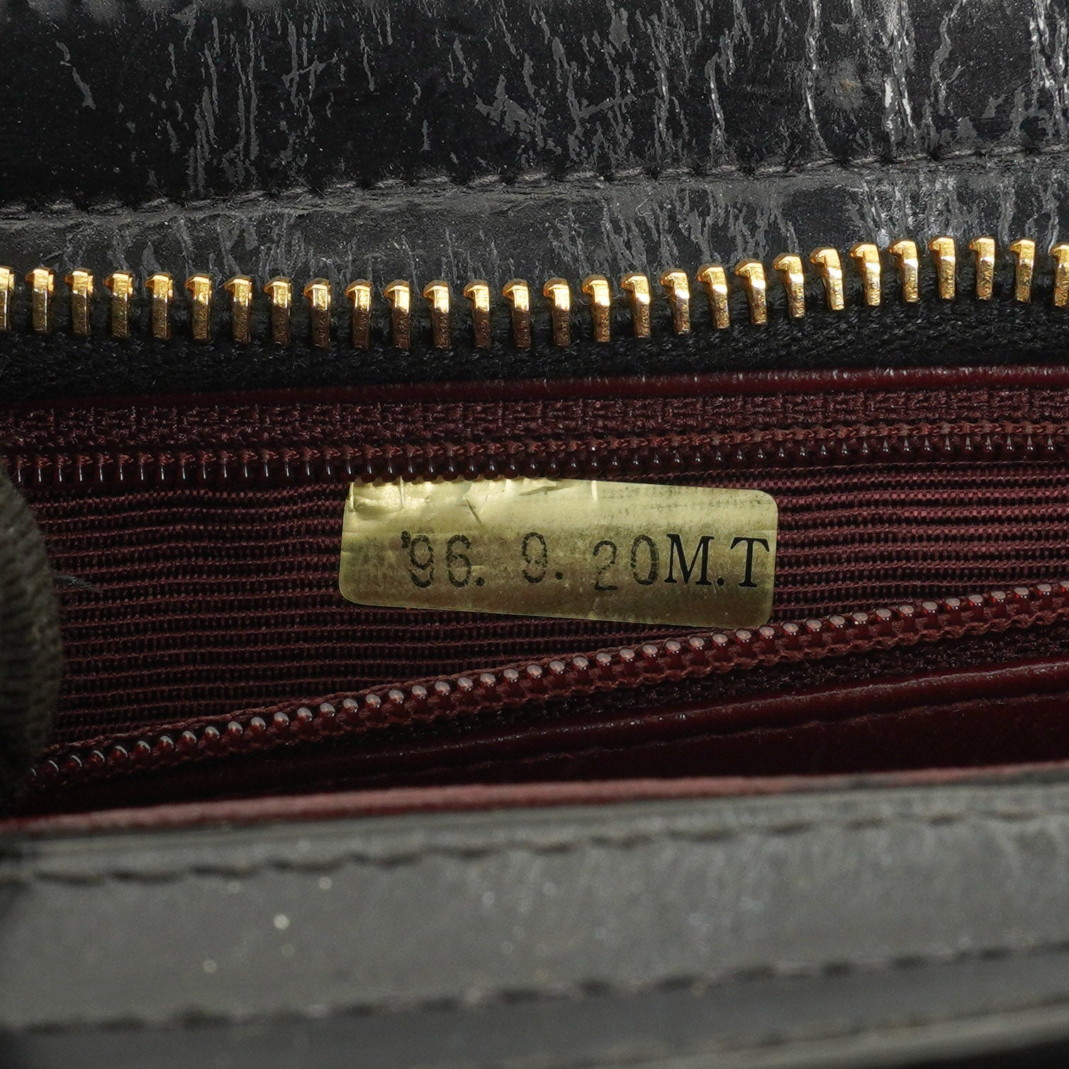 Chanel CC Handgelenktasche aus schwarzem Lackleder mit 24K Goldbeschlägen