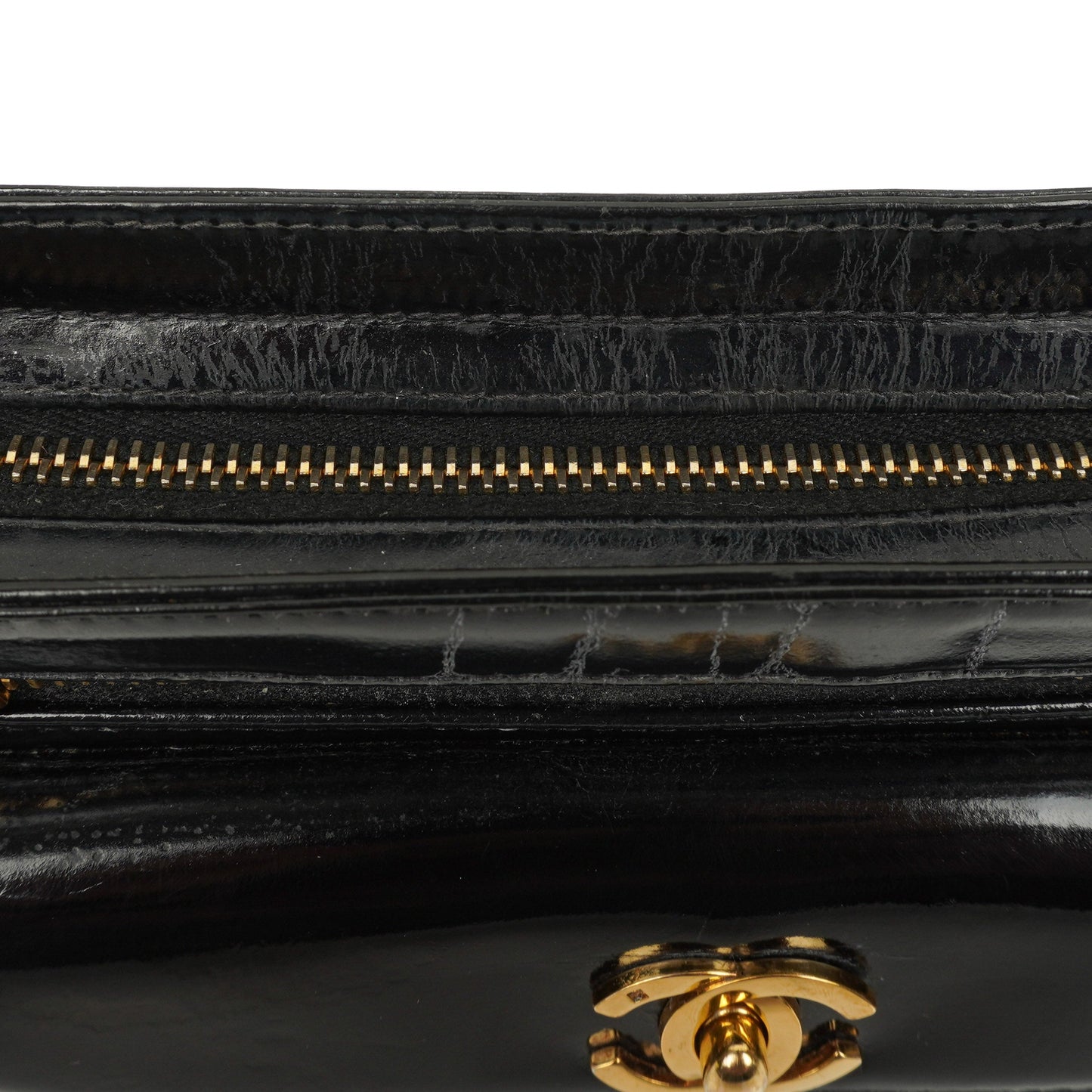 Chanel CC Handgelenktasche aus schwarzem Lackleder mit 24K Goldbeschlägen