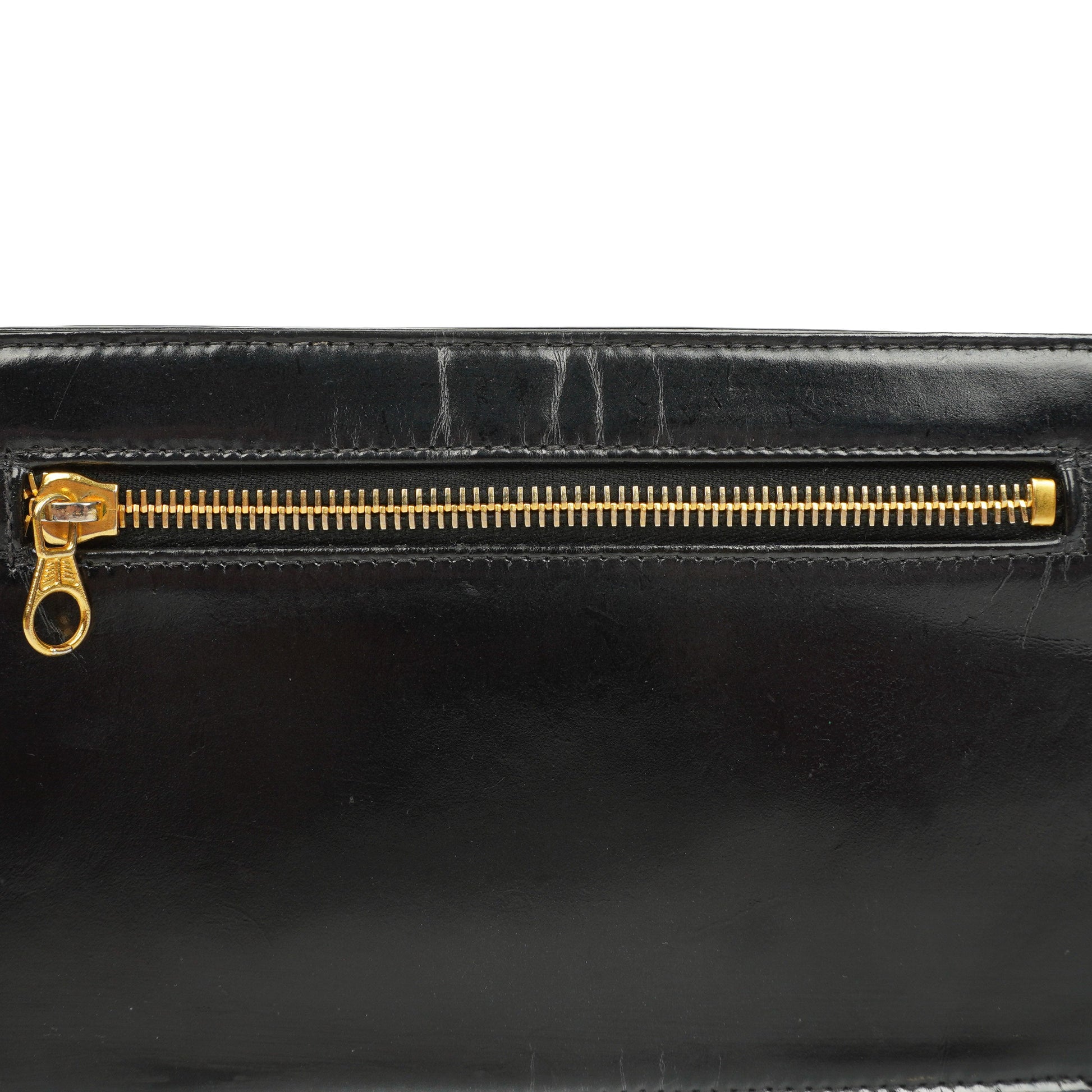 Chanel CC Handgelenktasche aus schwarzem Lackleder mit 24K Goldbeschlägen