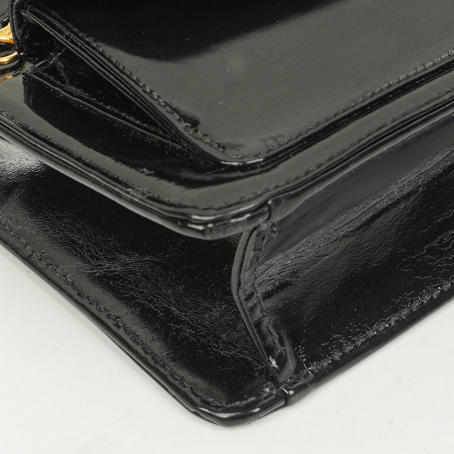 Chanel CC Handgelenktasche aus schwarzem Lackleder mit 24K Goldbeschlägen
