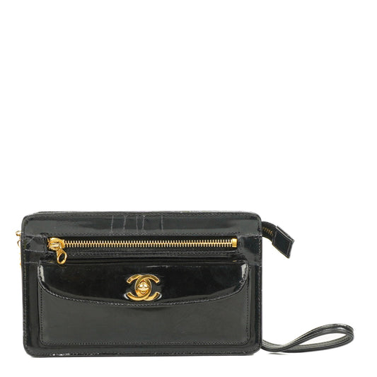 Chanel CC Handgelenktasche aus schwarzem Lackleder mit 24K Goldbeschlägen
