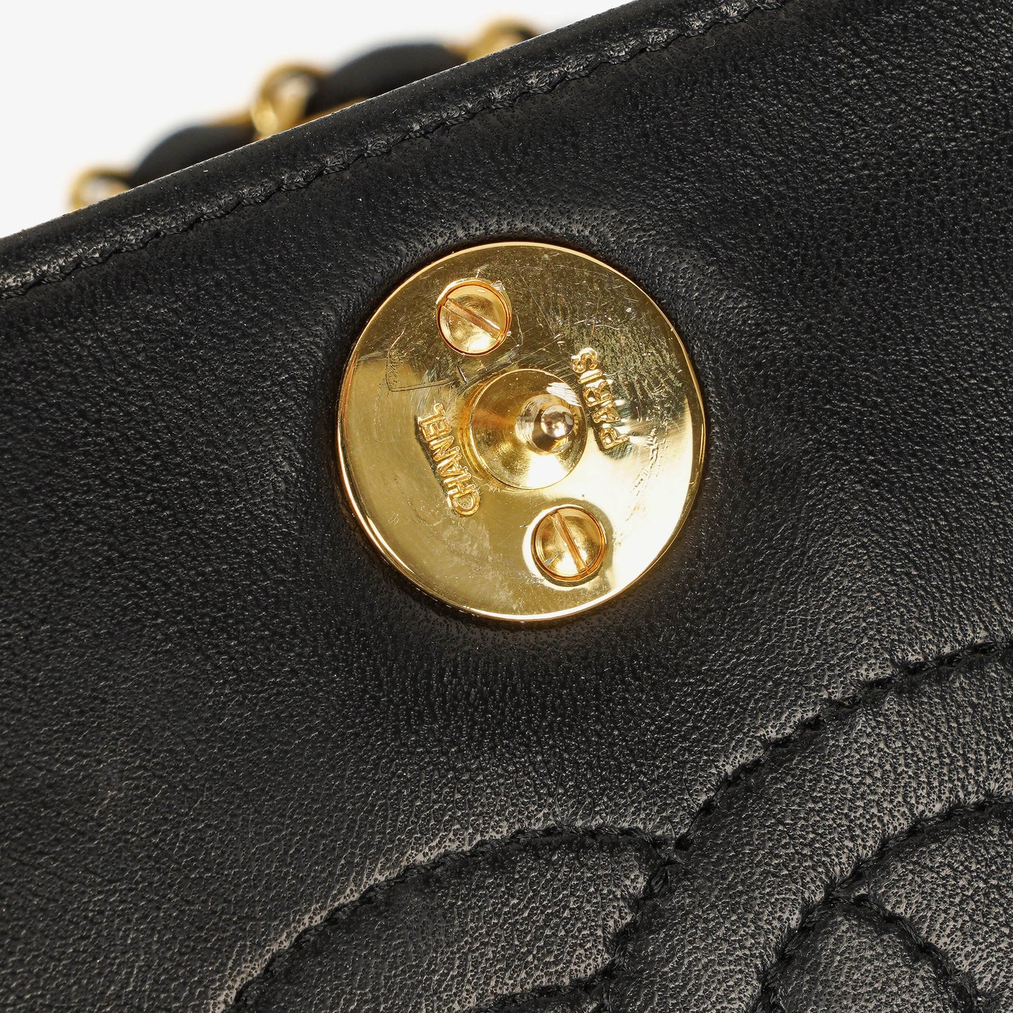 CHANEL Classic Full Flap Bag aus schwarzem gestepptem Lammleder mit 24K vergoldeten Beschlägen