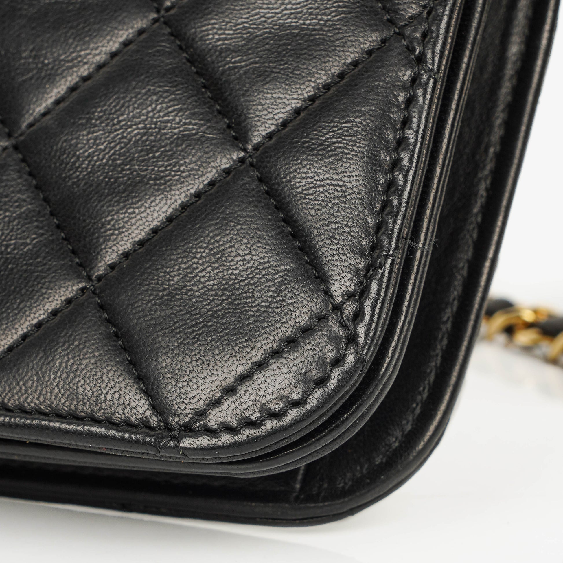 CHANEL Classic Full Flap Bag aus schwarzem gestepptem Lammleder mit 24K vergoldeten Beschlägen