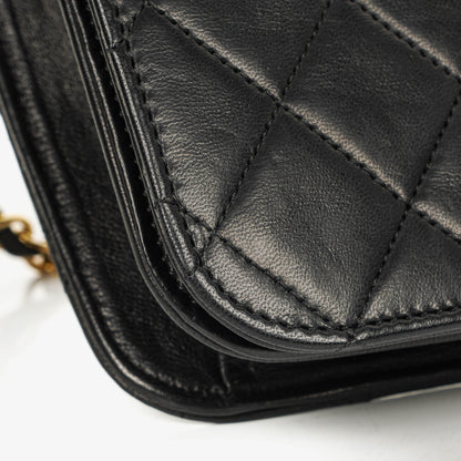 CHANEL Classic Full Flap Bag aus schwarzem gestepptem Lammleder mit 24K vergoldeten Beschlägen