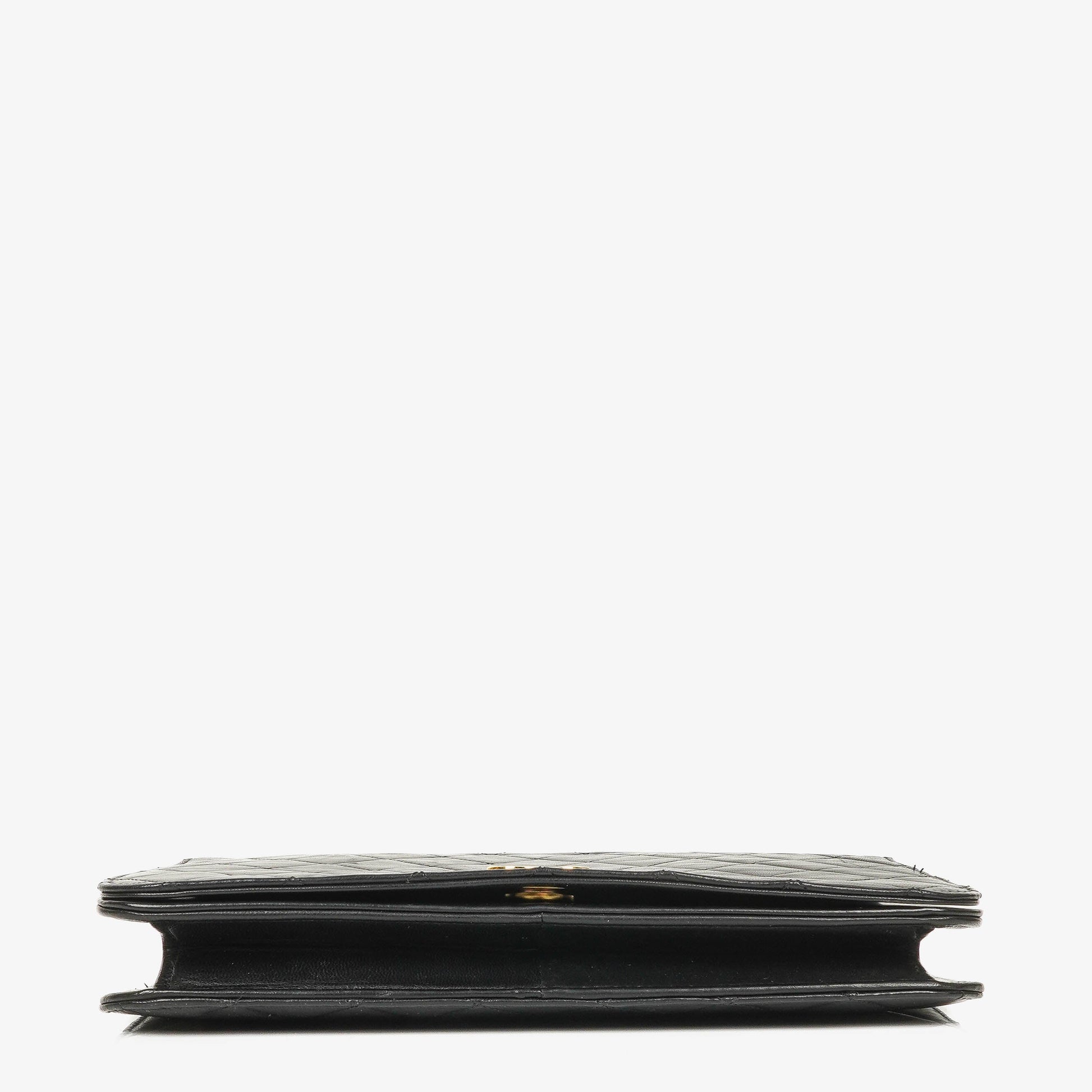 CHANEL Classic Full Flap Bag aus schwarzem gestepptem Lammleder mit 24K vergoldeten Beschlägen