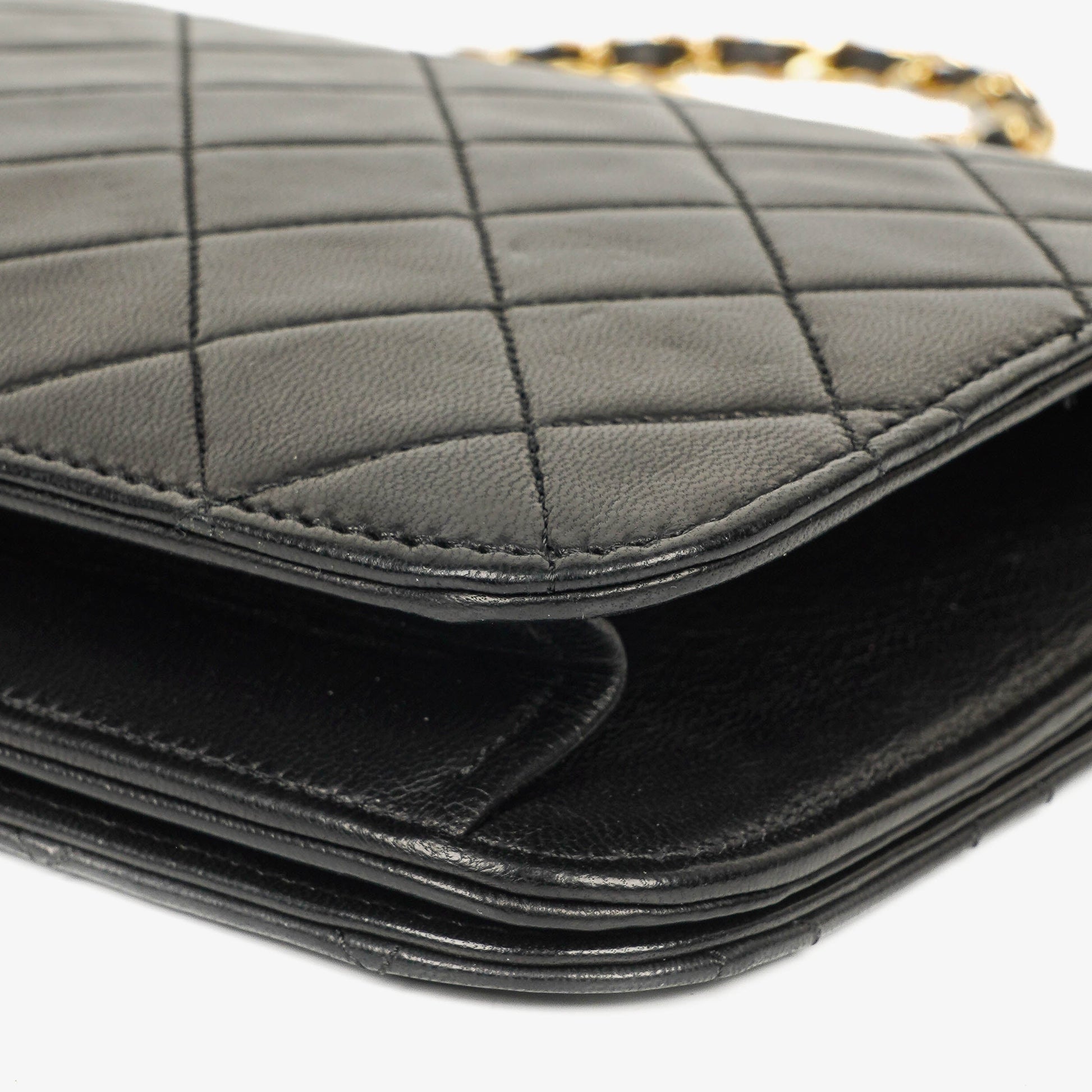 CHANEL Classic Full Flap Bag aus schwarzem gestepptem Lammleder mit 24K vergoldeten Beschlägen