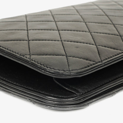 CHANEL Classic Full Flap Bag aus schwarzem gestepptem Lammleder mit 24K vergoldeten Beschlägen
