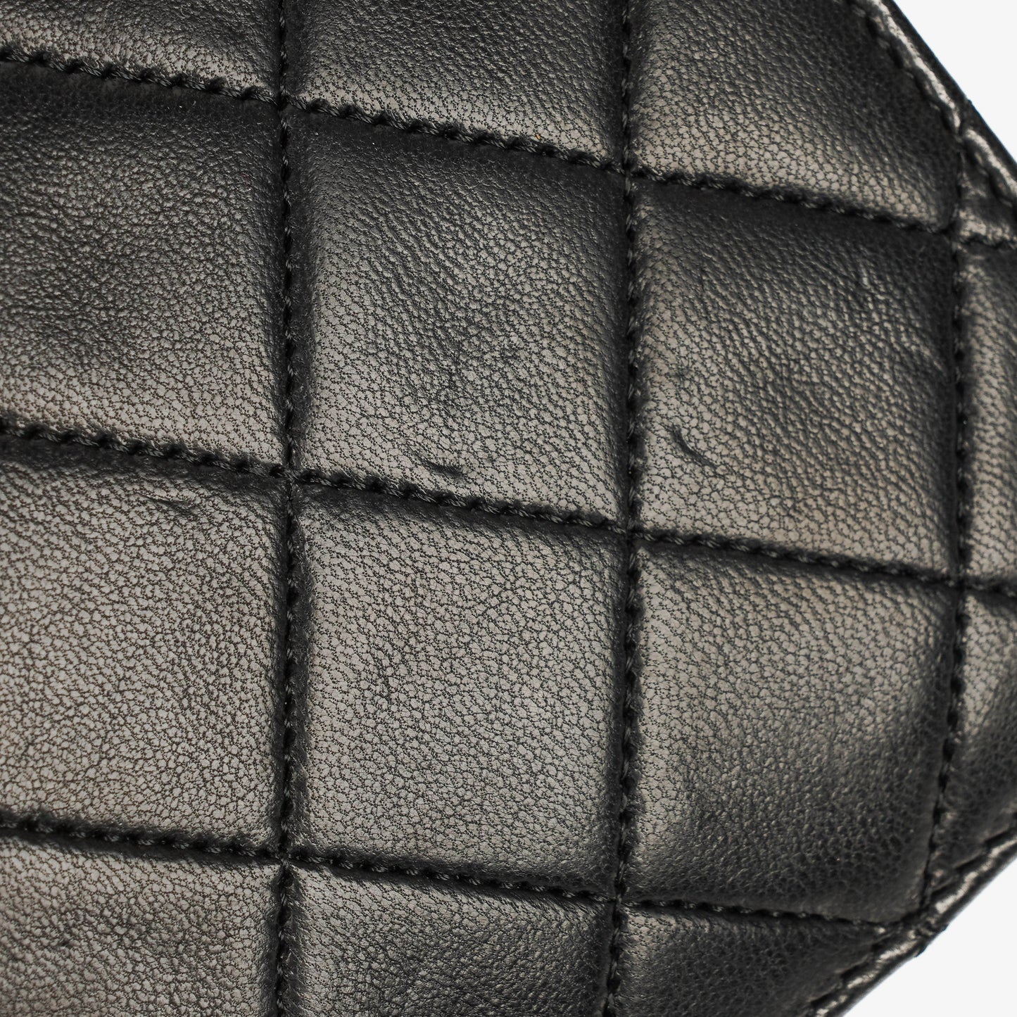 CHANEL Classic Full Flap Bag aus schwarzem gestepptem Lammleder mit 24K vergoldeten Beschlägen