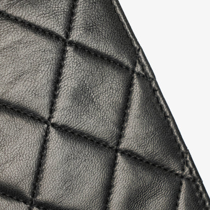 CHANEL Classic Full Flap Bag aus schwarzem gestepptem Lammleder mit 24K vergoldeten Beschlägen