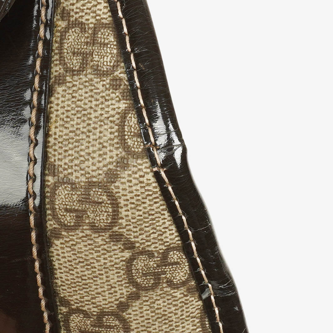 Gucci Supreme GG Canvas Bardot Joy Schultertasche