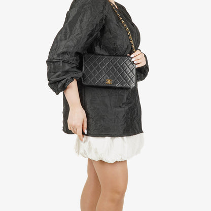 CHANEL Classic Full Flap Bag aus schwarzem gestepptem Lammleder mit 24K vergoldeten Beschlägen