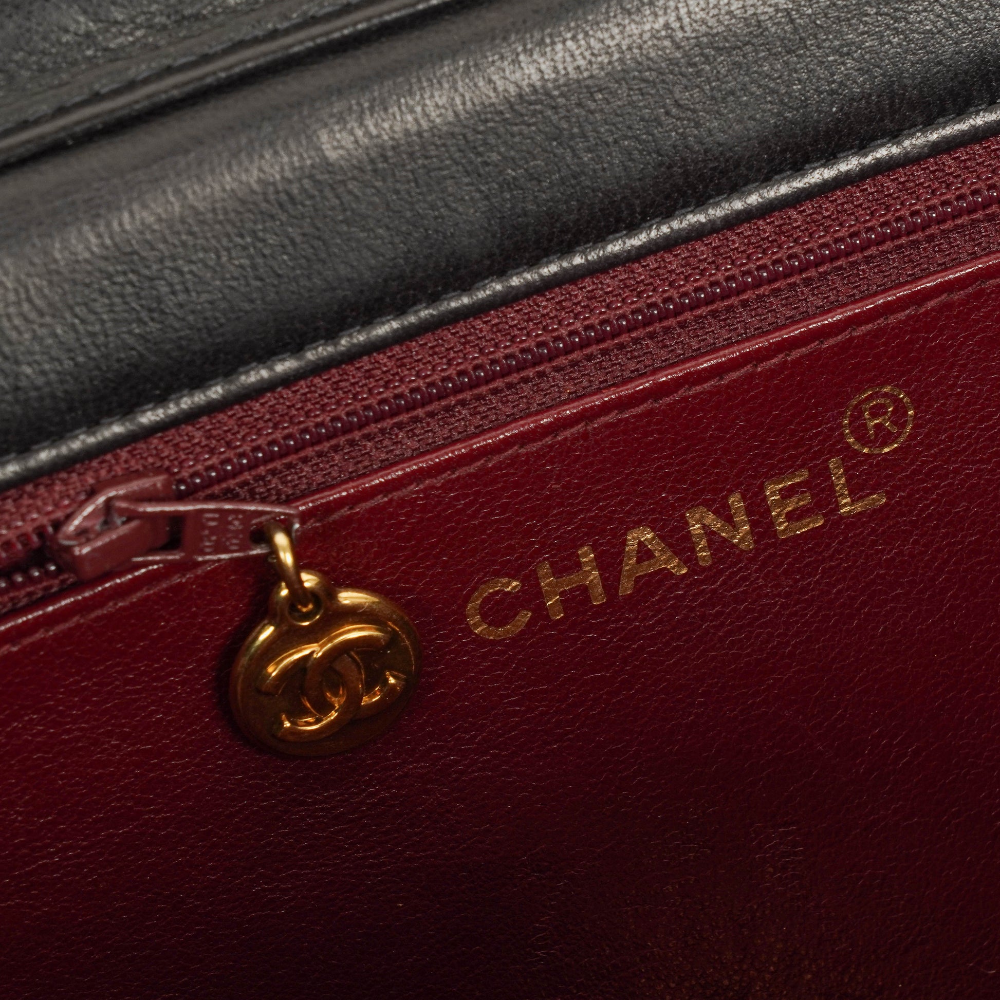 Chanel Small Classic Single Flap Tasche aus schwarzem gestepptem Lammleder mit 24K vergoldeter Hardware