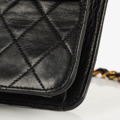 Chanel Small Classic Single Flap Tasche aus schwarzem gestepptem Lammleder mit 24K vergoldeter Hardware