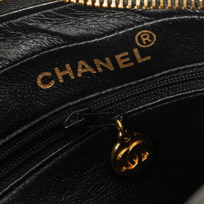 Chanel Vintage Camera Bag mit Fronttasche aus schwarzem gestepptem Leder mit 24K vergoldeter Hardware