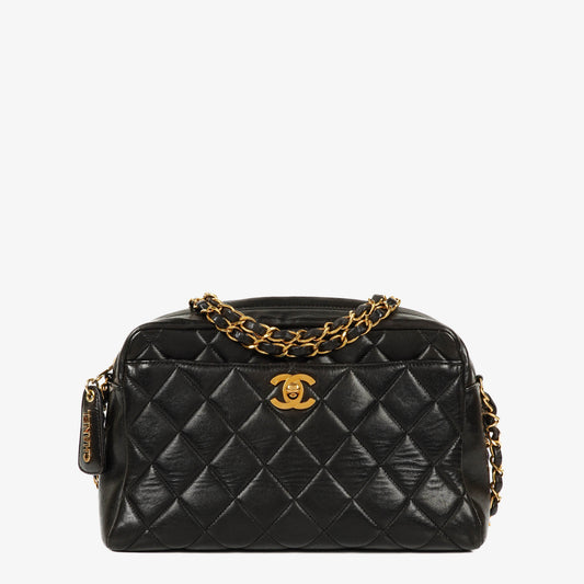Chanel Vintage Camera Bag mit Fronttasche aus schwarzem gestepptem Leder mit 24K vergoldeter Hardware