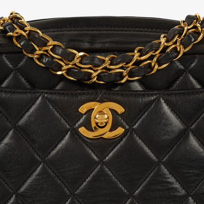 Chanel Vintage Camera Bag mit Fronttasche aus schwarzem gestepptem Leder mit 24K vergoldeter Hardware