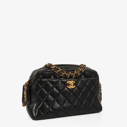 Chanel Vintage Camera Bag mit Fronttasche aus schwarzem gestepptem Leder mit 24K vergoldeter Hardware