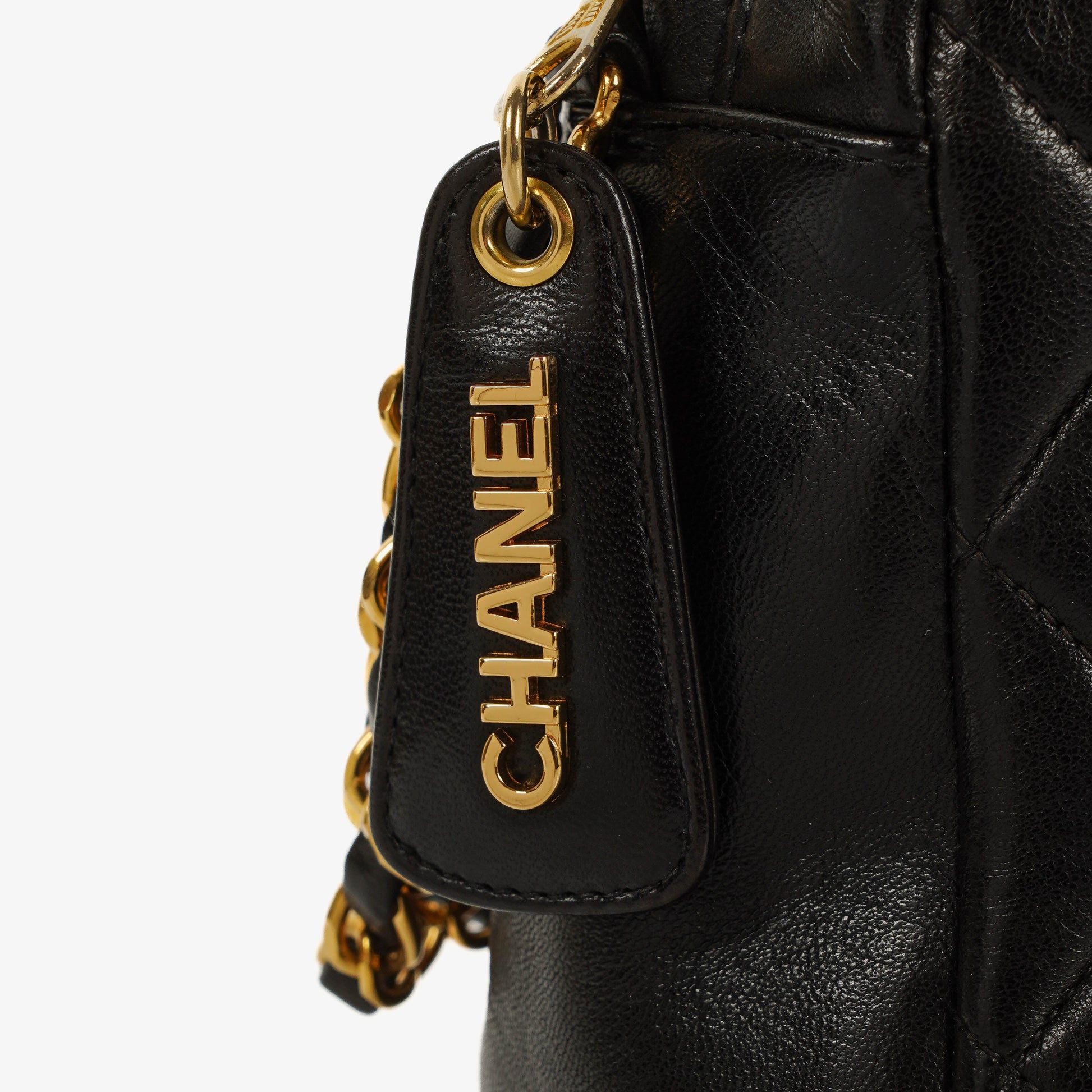 Chanel Vintage Camera Bag mit Fronttasche aus schwarzem gestepptem Leder mit 24K vergoldeter Hardware
