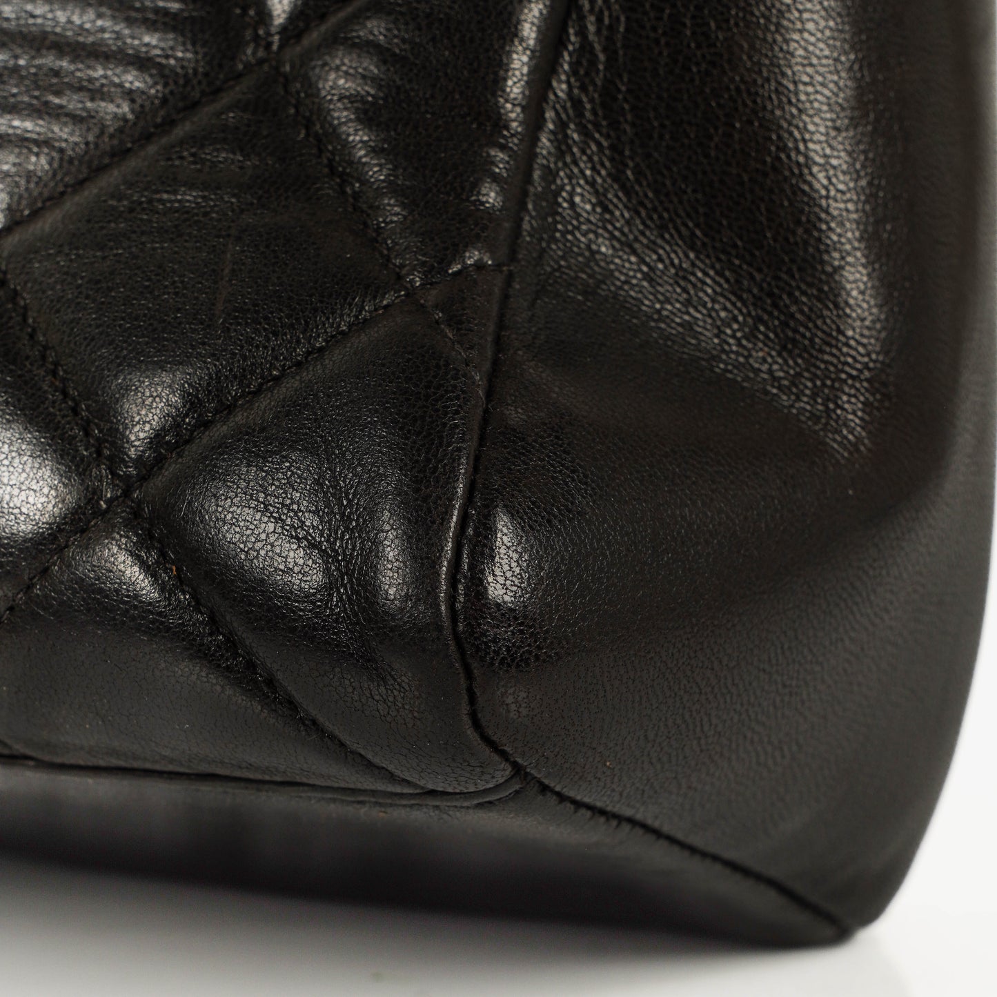 Chanel Vintage Camera Bag mit Fronttasche aus schwarzem gestepptem Leder mit 24K vergoldeter Hardware