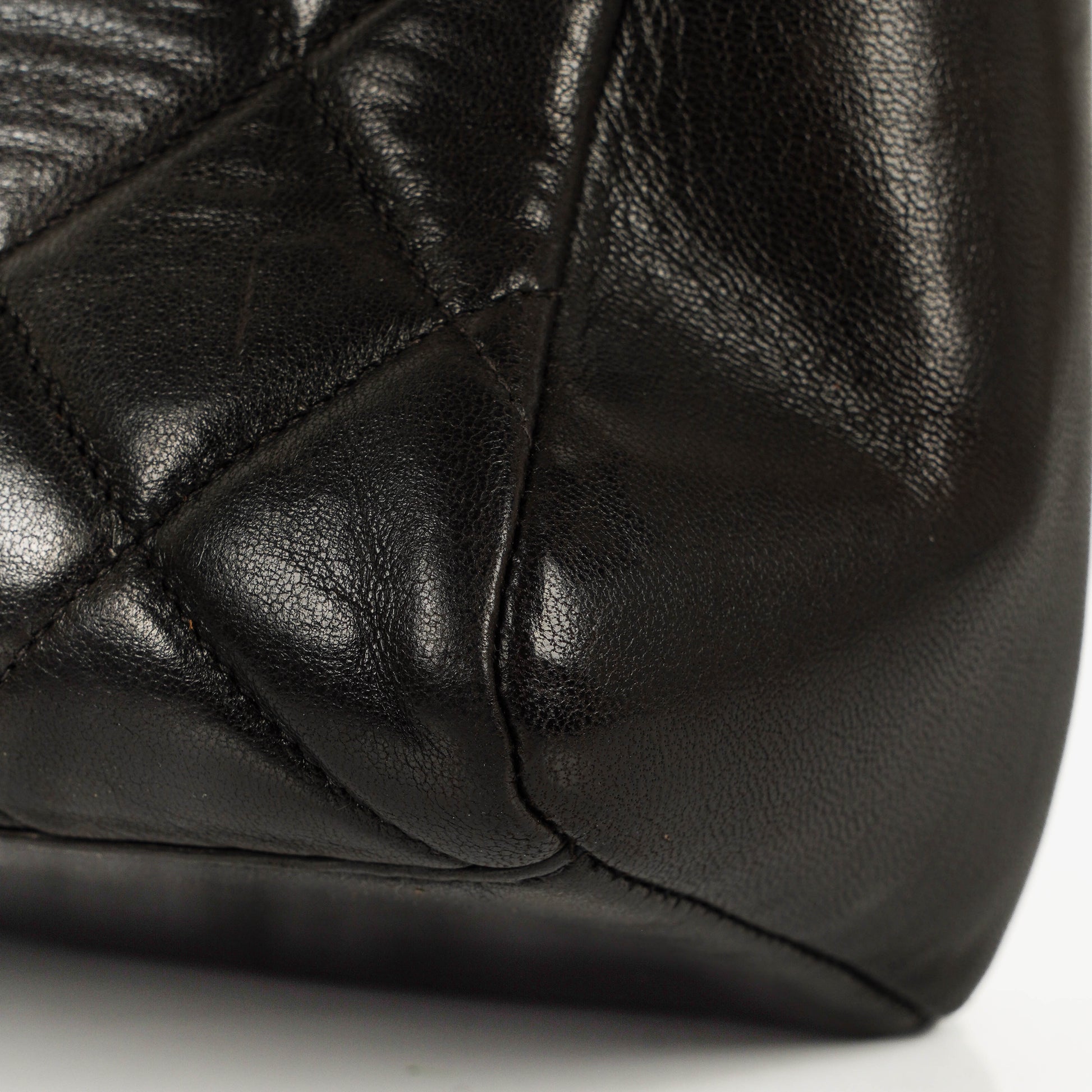 Chanel Vintage Camera Bag mit Fronttasche aus schwarzem gestepptem Leder mit 24K vergoldeter Hardware