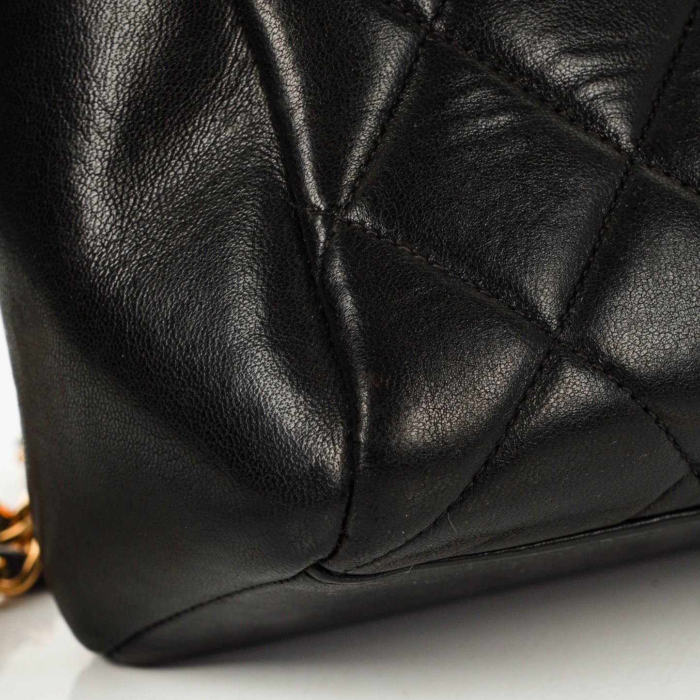 Chanel Vintage Camera Bag mit Fronttasche aus schwarzem gestepptem Leder mit 24K vergoldeter Hardware