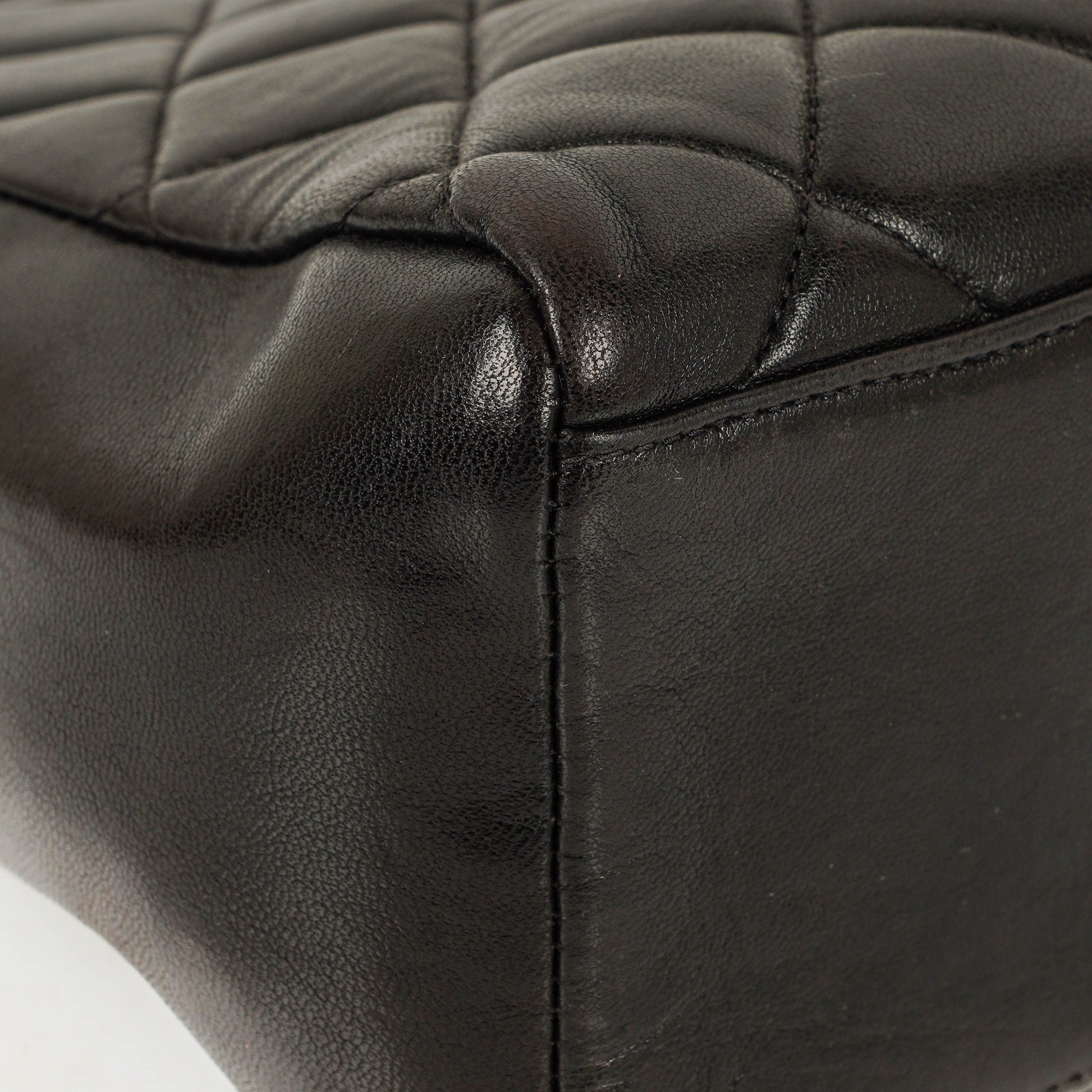 Chanel Vintage Camera Bag mit Fronttasche aus schwarzem gestepptem Leder mit 24K vergoldeter Hardware