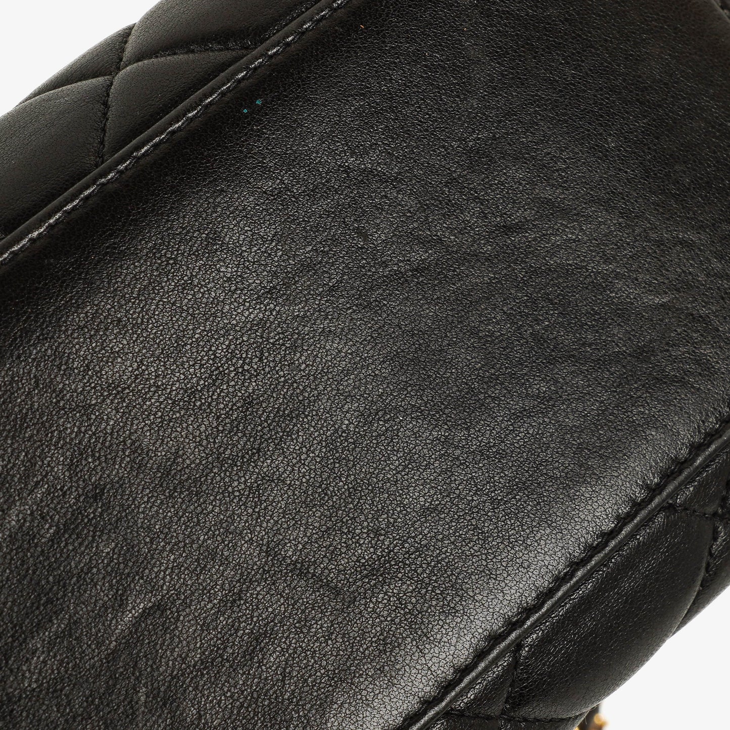 Chanel Vintage Camera Bag mit Fronttasche aus schwarzem gestepptem Leder mit 24K vergoldeter Hardware