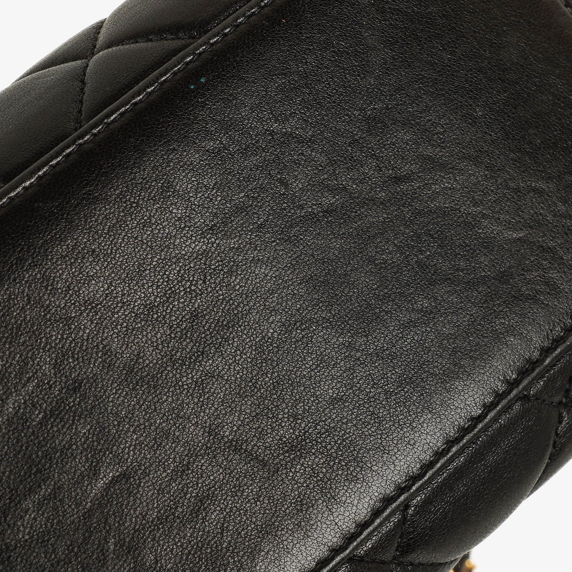 Chanel Vintage Camera Bag mit Fronttasche aus schwarzem gestepptem Leder mit 24K vergoldeter Hardware