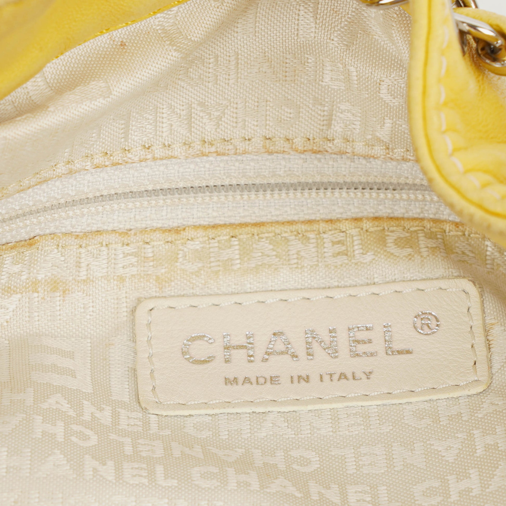 Chanel Bucket Bag aus gelbem Lammleder mit Kontrastnähten und Kordelzug, 2005-2006