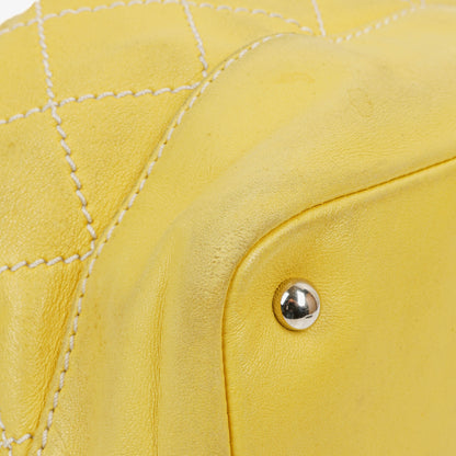 Chanel Bucket Bag aus gelbem Lammleder mit Kontrastnähten und Kordelzug, 2005-2006