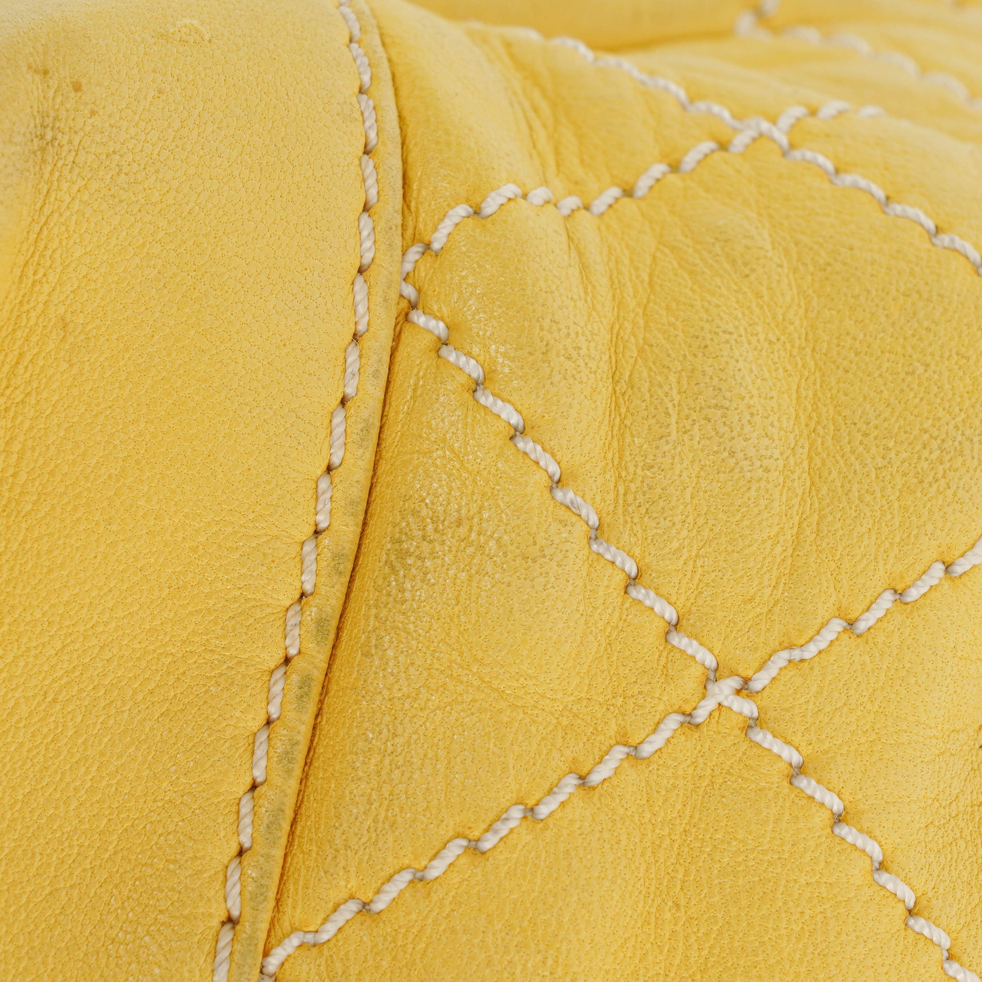 Chanel Bucket Bag aus gelbem Lammleder mit Kontrastnähten und Kordelzug, 2005-2006