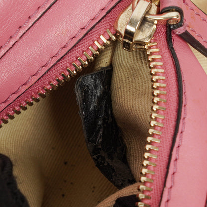 Valentino Garavani Rockstud Kleine Trapez Tote-Tasche aus pinkem Leder